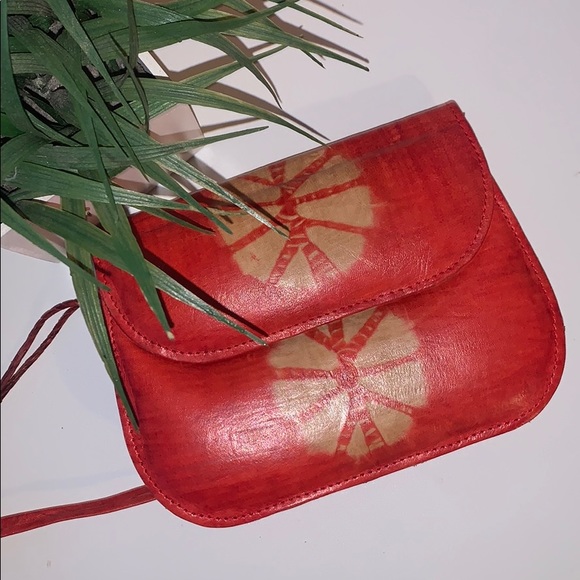 Handmade leather crossed red bag - Picture 1 of 3